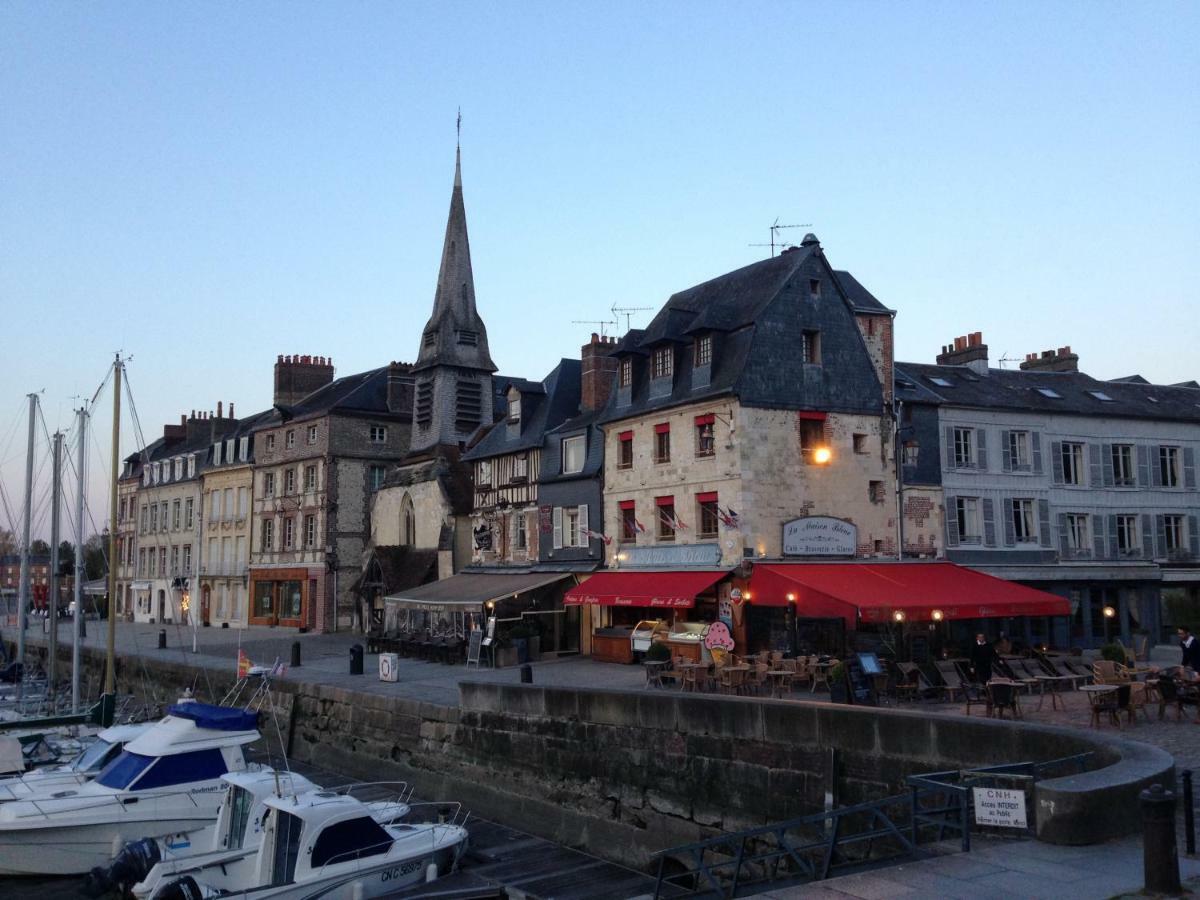 Un Petit Nid A Honfleur Apartment Екстериор снимка